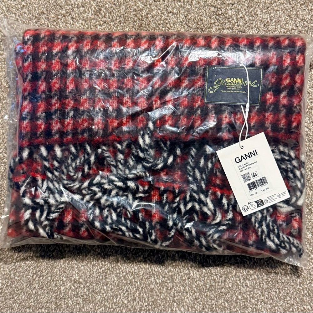 Ganni Scarf new with tag